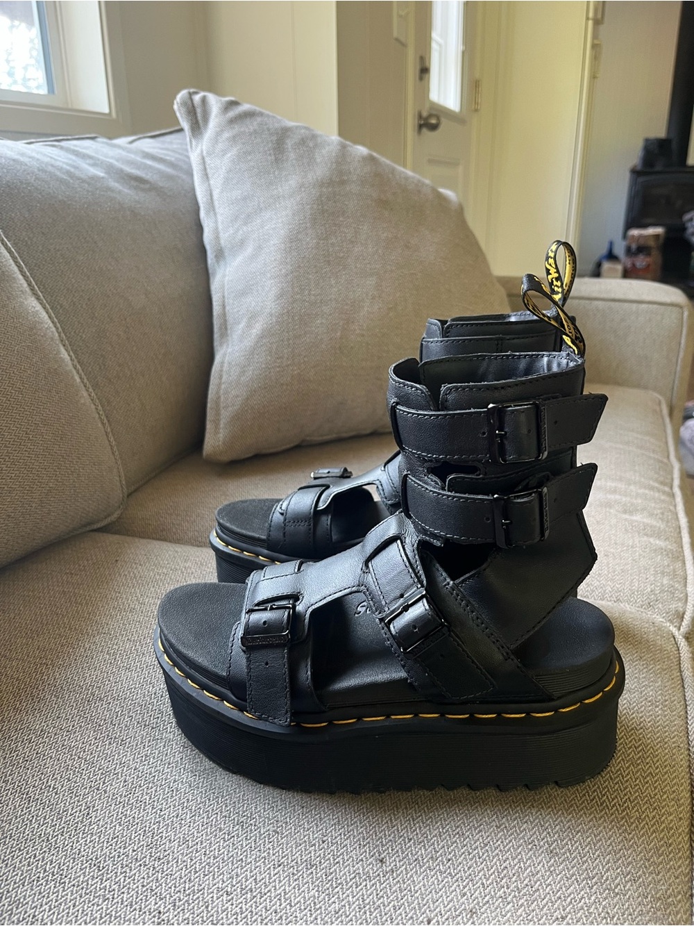 Dr marten giavanna gladiator platform sandals